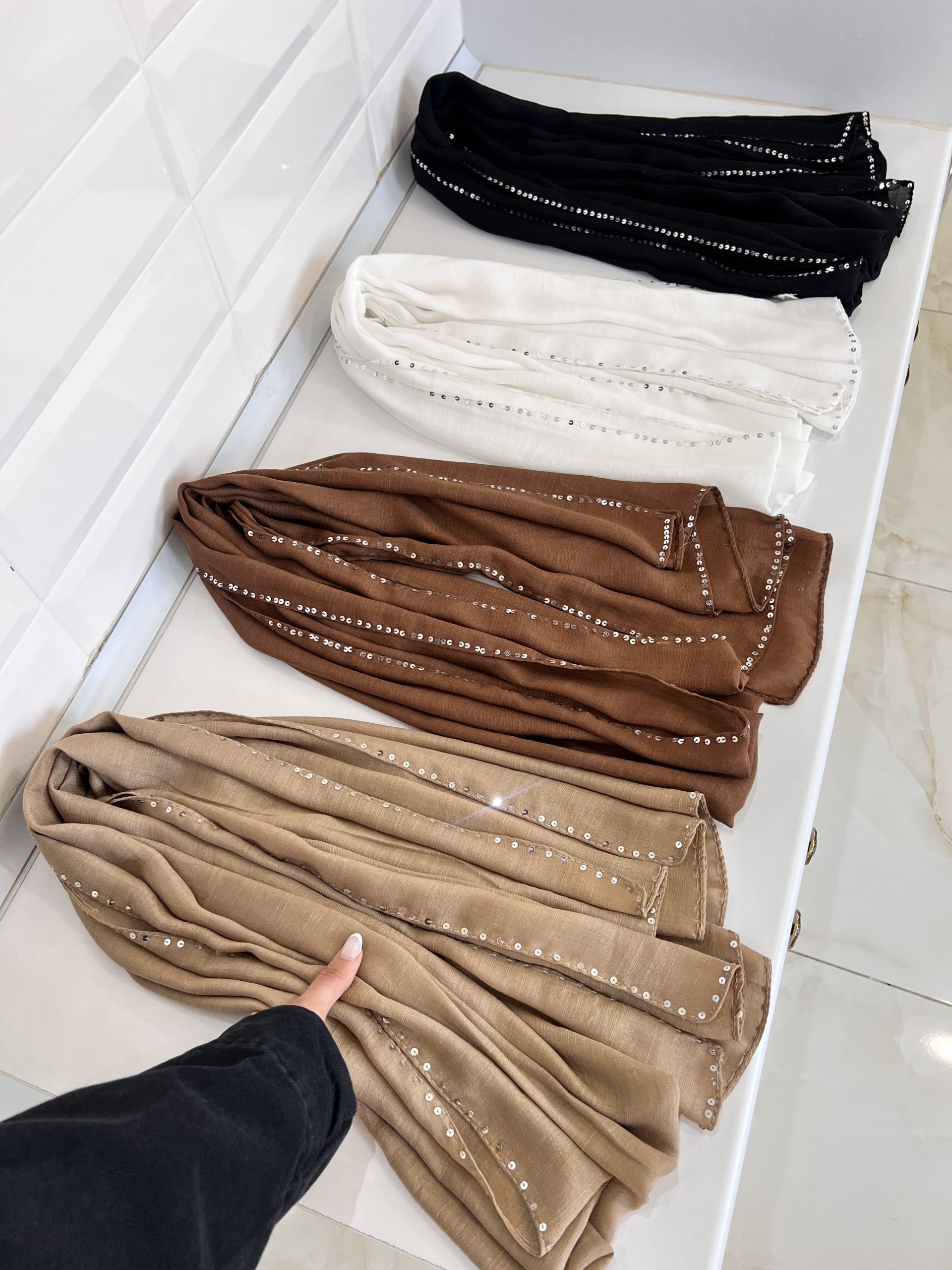 شال نخی حاشیه پولکدوزی