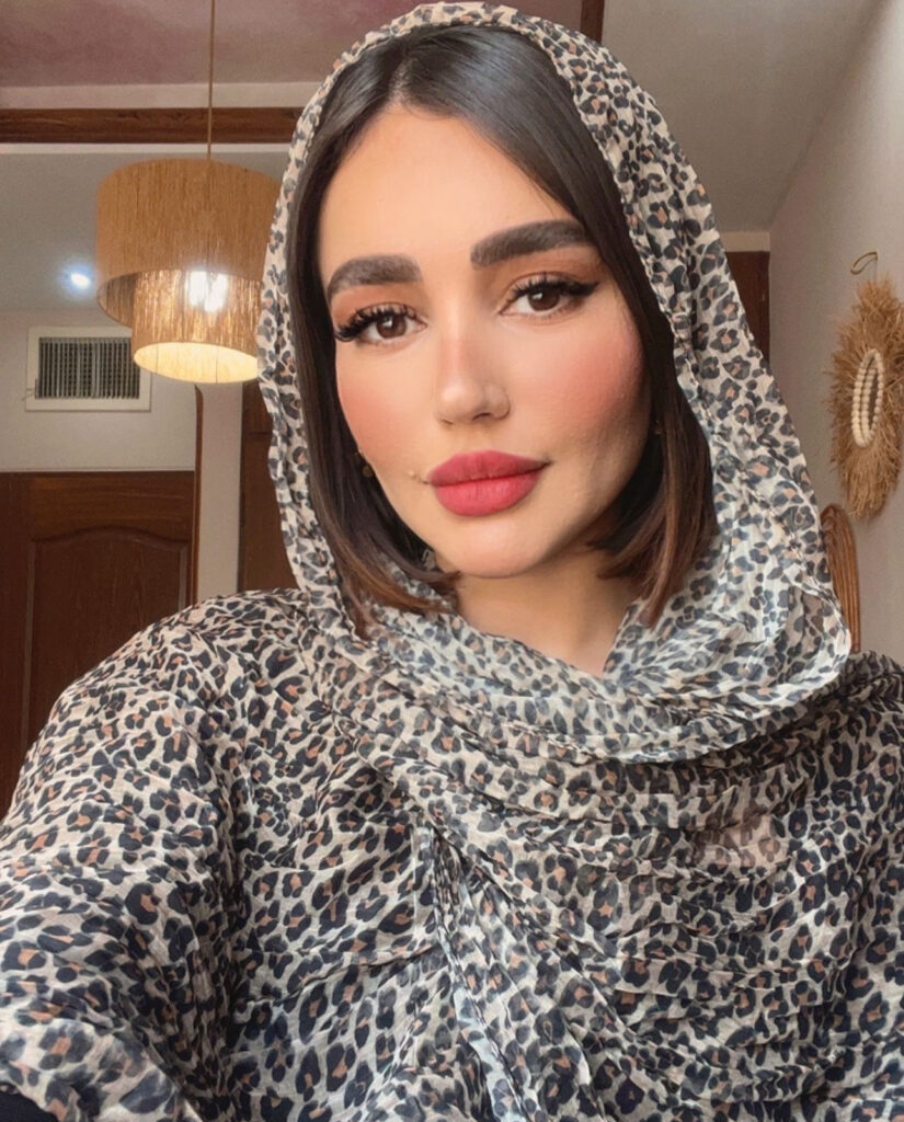 فروشگاه شال و روسری پینیکا