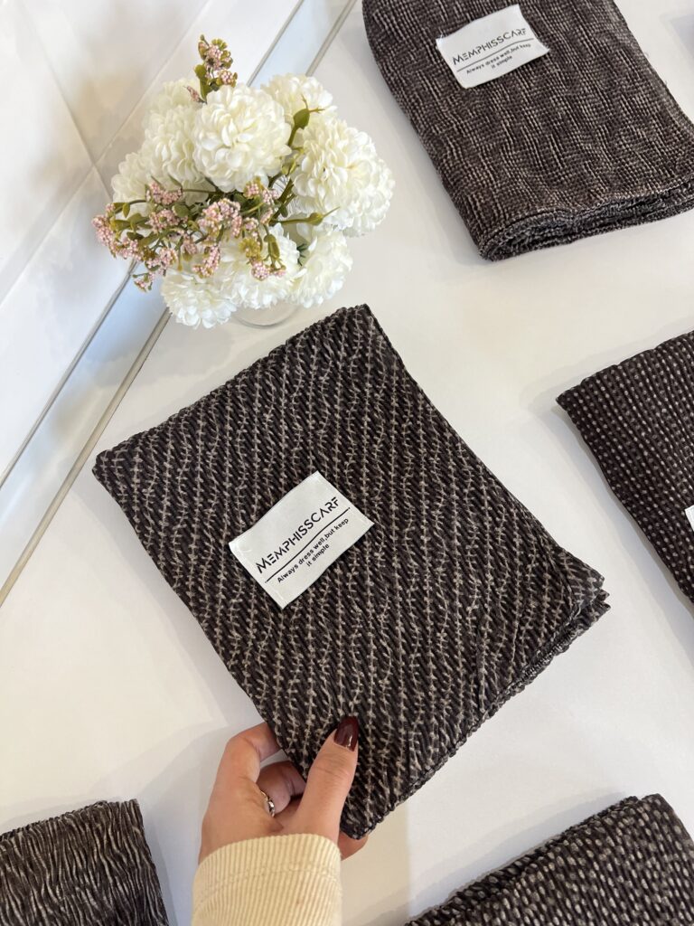 فروشگاه شال و روسری پینیکا