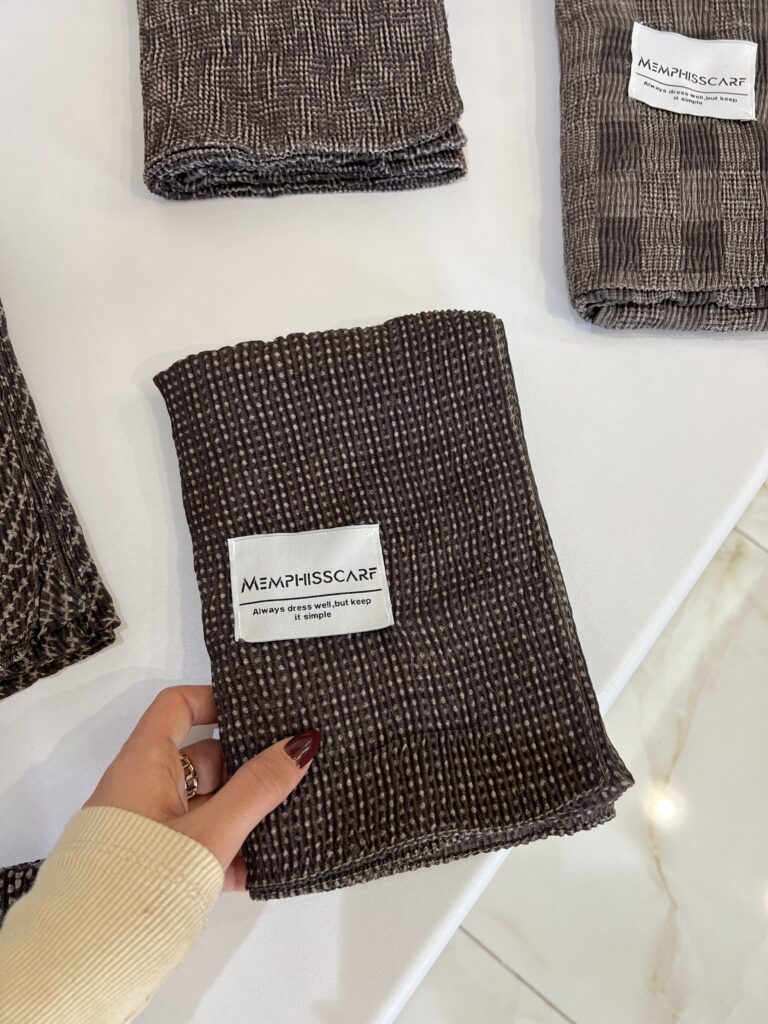 فروشگاه شال و روسری پینیکا