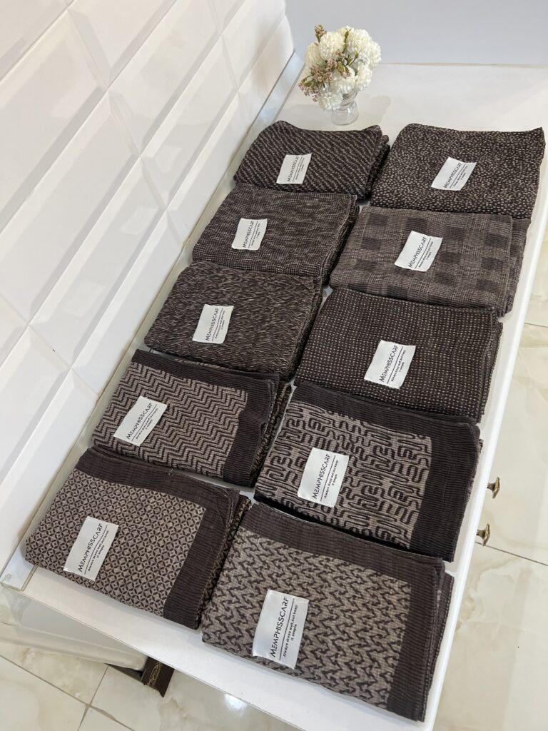 فروشگاه شال و روسری پینیکا