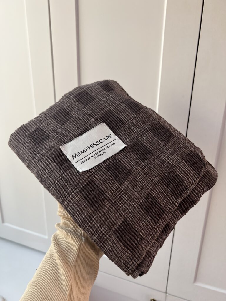 فروشگاه شال و روسری پینیکا