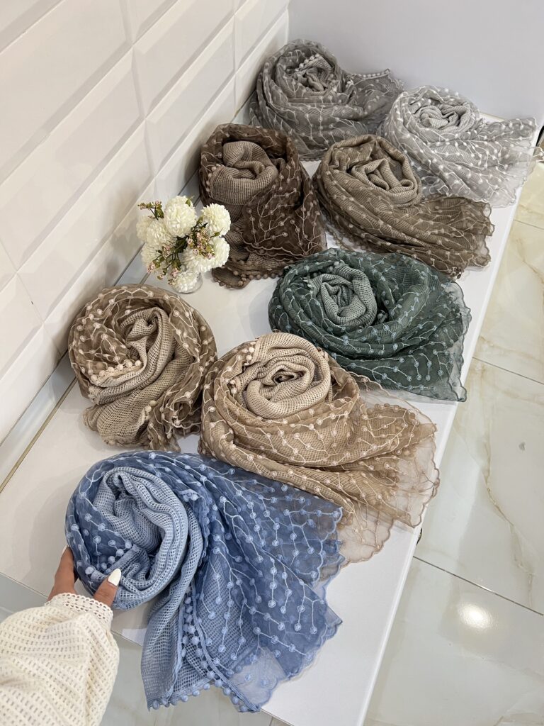 فروشگاه شال و روسری پینیکا