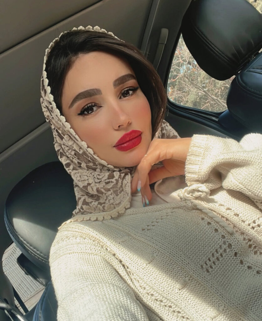 فروشگاه شال و روسری پینیکا