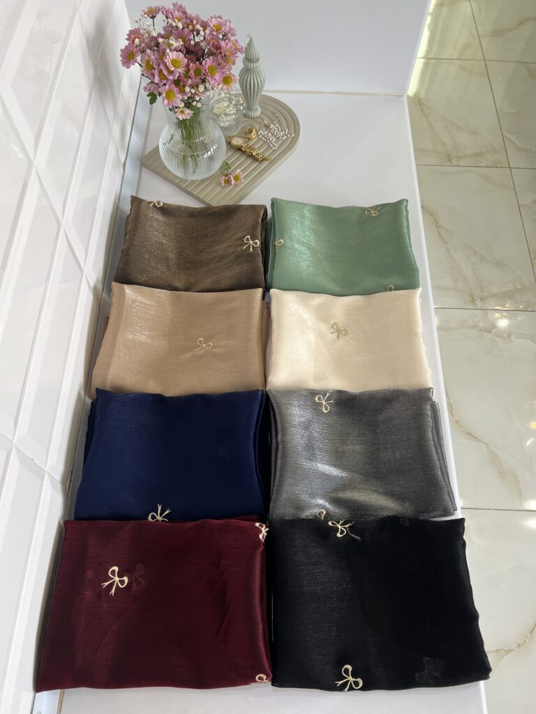 فروشگاه شال و روسری پینیکا