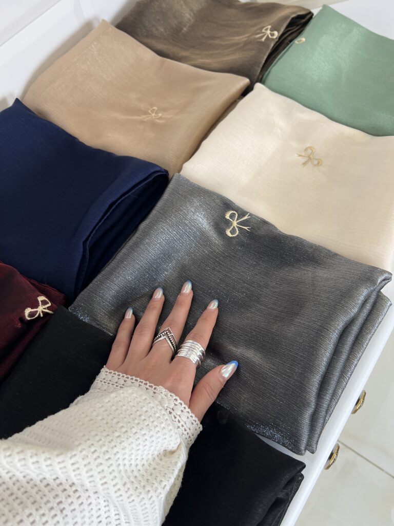 فروشگاه شال و روسری پینیکا