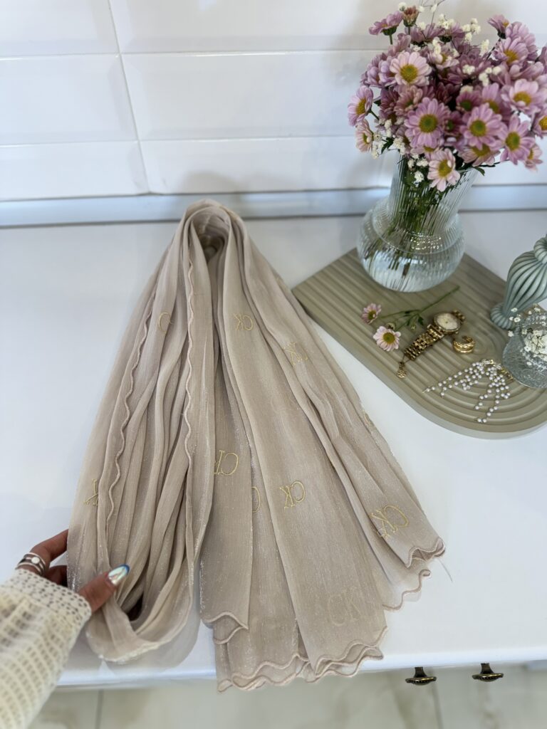 فروشگاه شال و روسری پینیکا