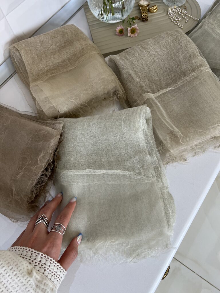 فروشگاه شال و روسری پینیکا