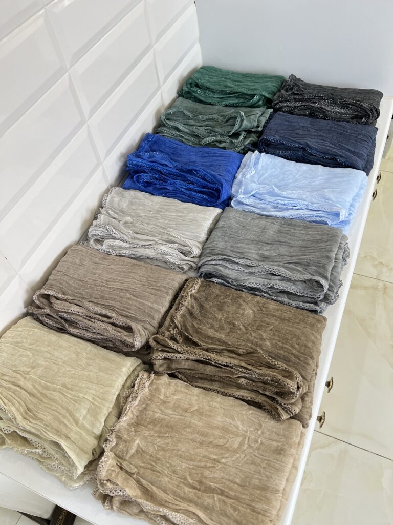 فروشگاه شال و روسری پینیکا