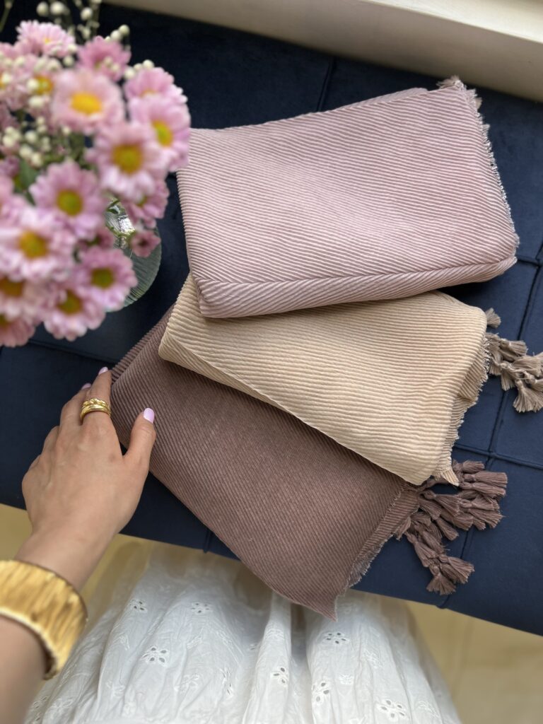 فروشگاه شال و روسری پینیکا