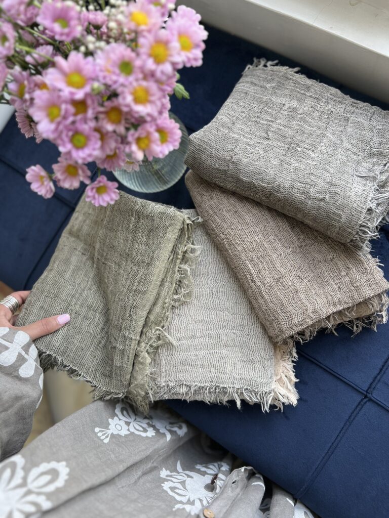 فروشگاه شال و روسری پینیکا