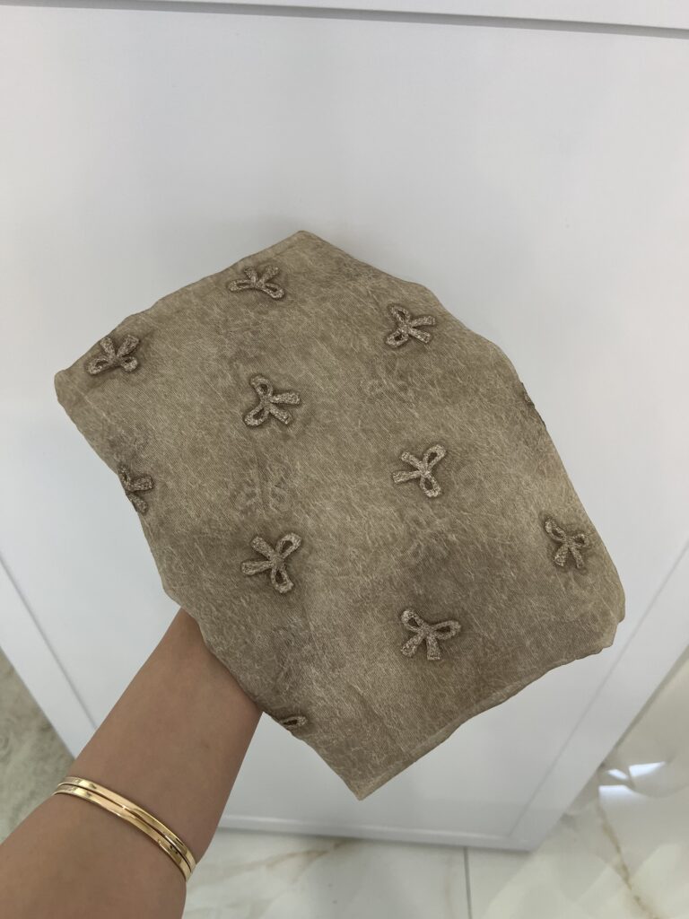 فروشگاه شال و روسری پینیکا
