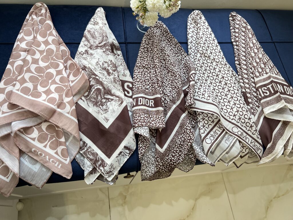 فروشگاه شال و روسری پینیکا