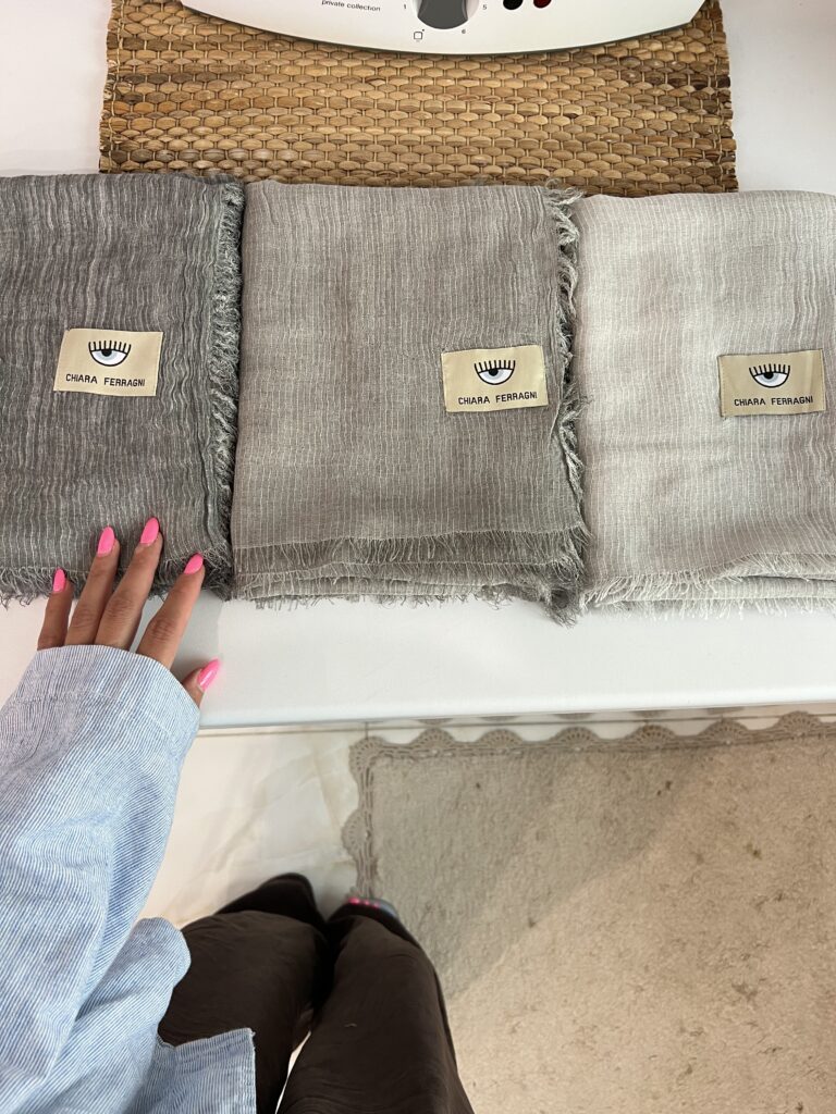 فروشگاه شال و روسری پینیکا