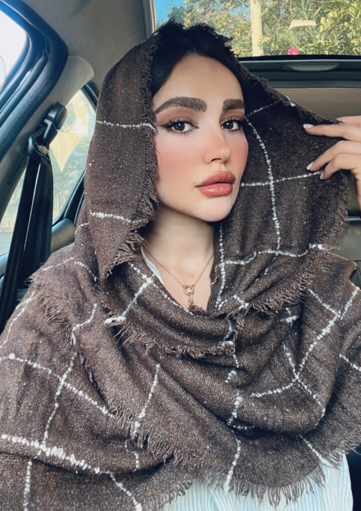 فروشگاه شال و روسری پینیکا