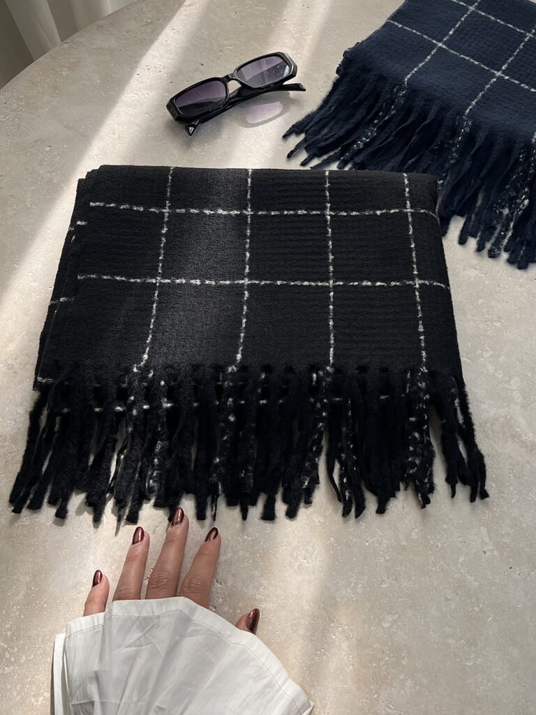 فروشگاه شال و روسری پینیکا