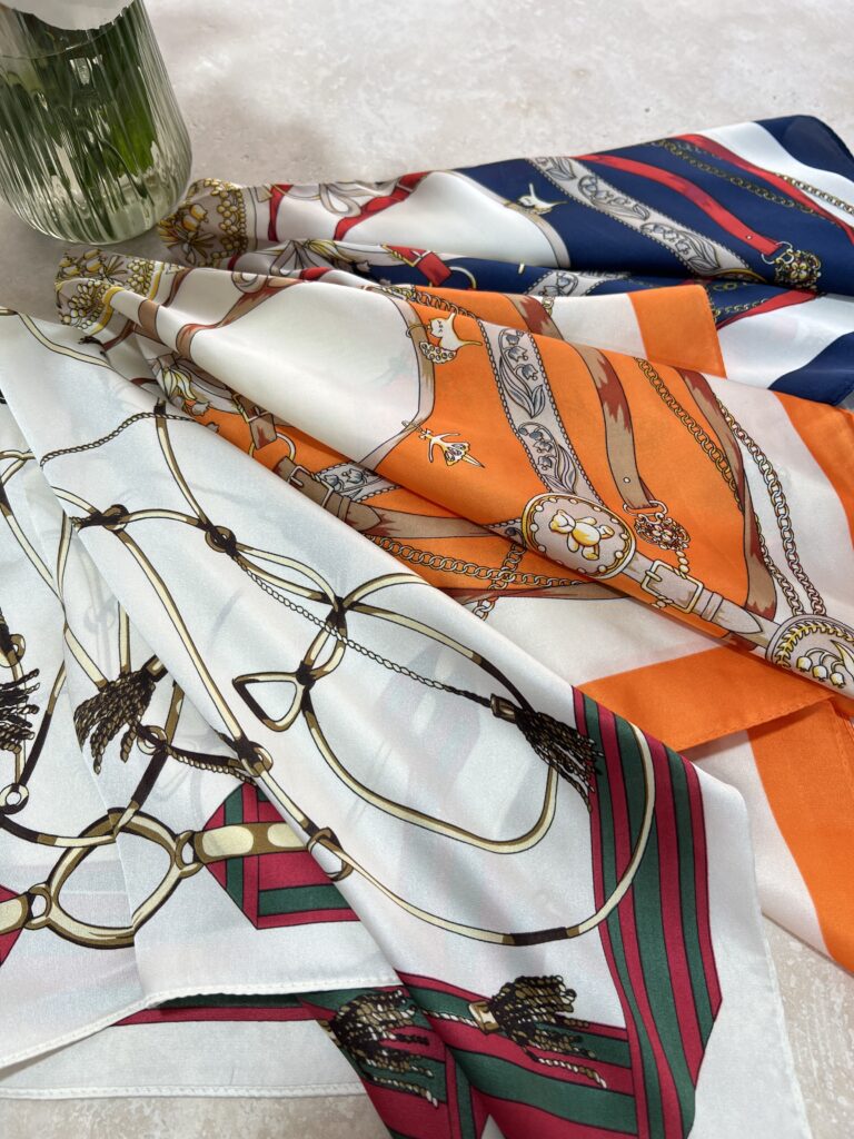 فروشگاه شال و روسری پینیکا