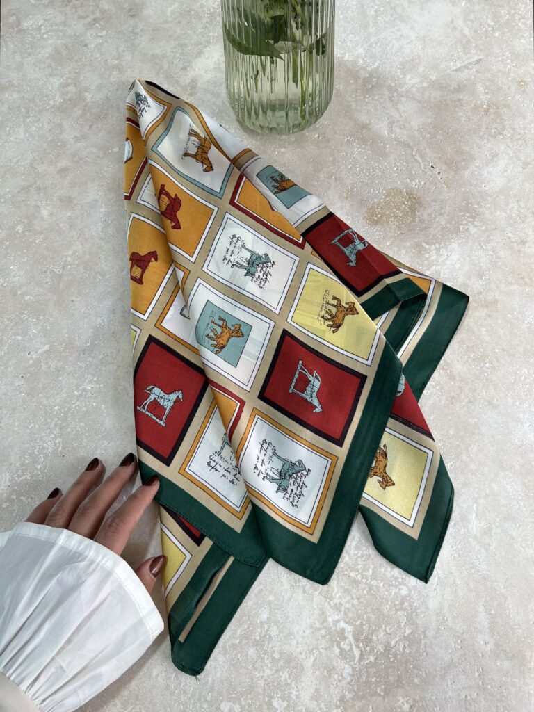 فروشگاه شال و روسری پینیکا