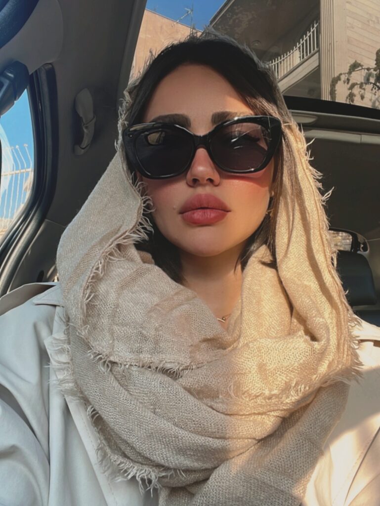 فروشگاه شال و روسری پینیکا