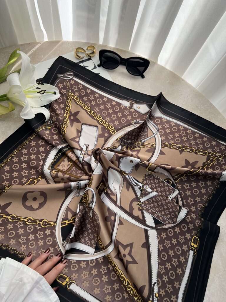 فروشگاه شال و روسری پینیکا
