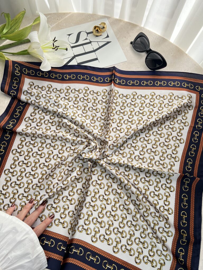 فروشگاه شال و روسری پینیکا
