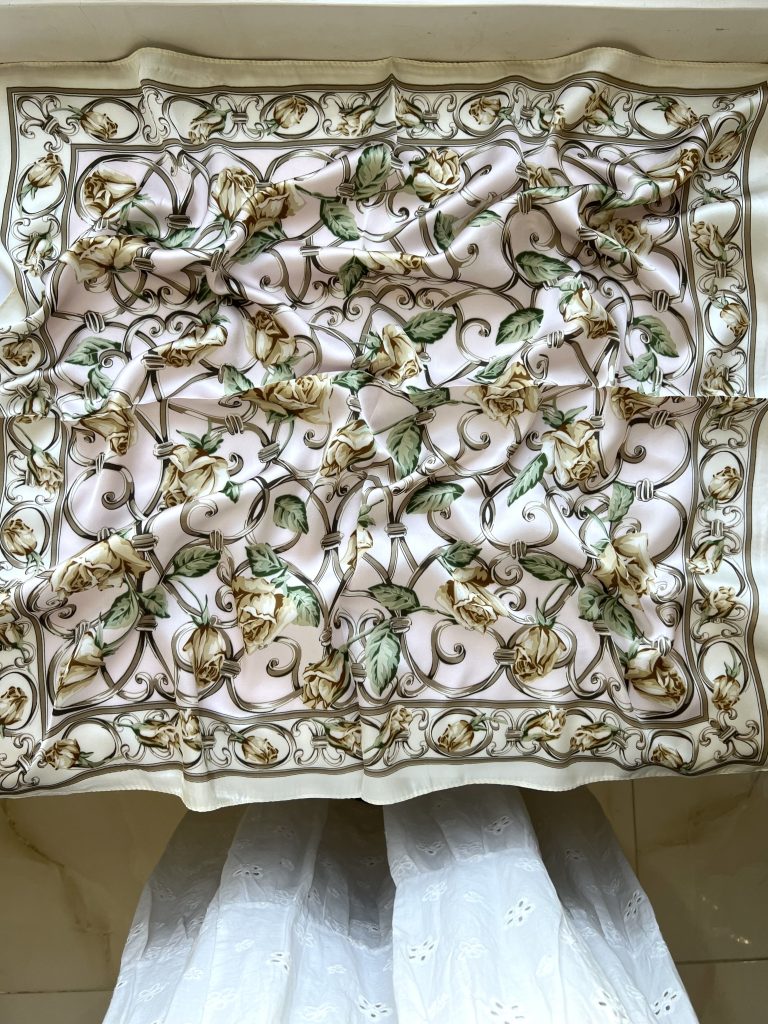 فروشگاه شال و روسری پینیکا