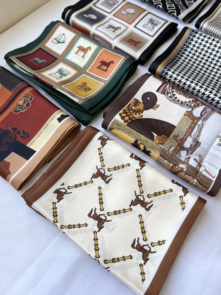 فروشگاه شال و روسری پینیکا