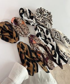 اسکارف گردنبندی شکلات